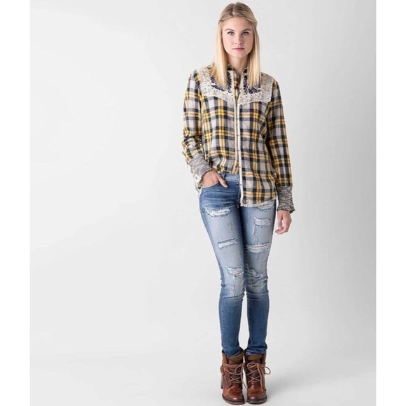 Gimmicks by BKE Plaid Flannel Lace Embroidered Distressed Button-Down Shirt Sz S - Picture 3 of 12